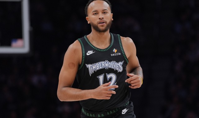 kaiyun-解说：老李在场上多让人踏实 还是得让更多有处理球能力的人上场