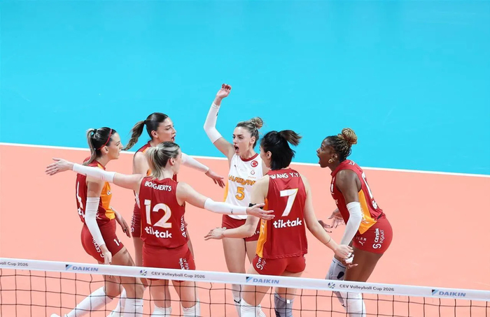 欧冠女排战报:斯坎迪奇爆冷取胜,王媛媛率队轻松晋级|费内巴切|加拉塔萨雷|梅丽萨-瓦尔加斯|费多罗夫采娃|比赛_新浪体育_新浪新闻